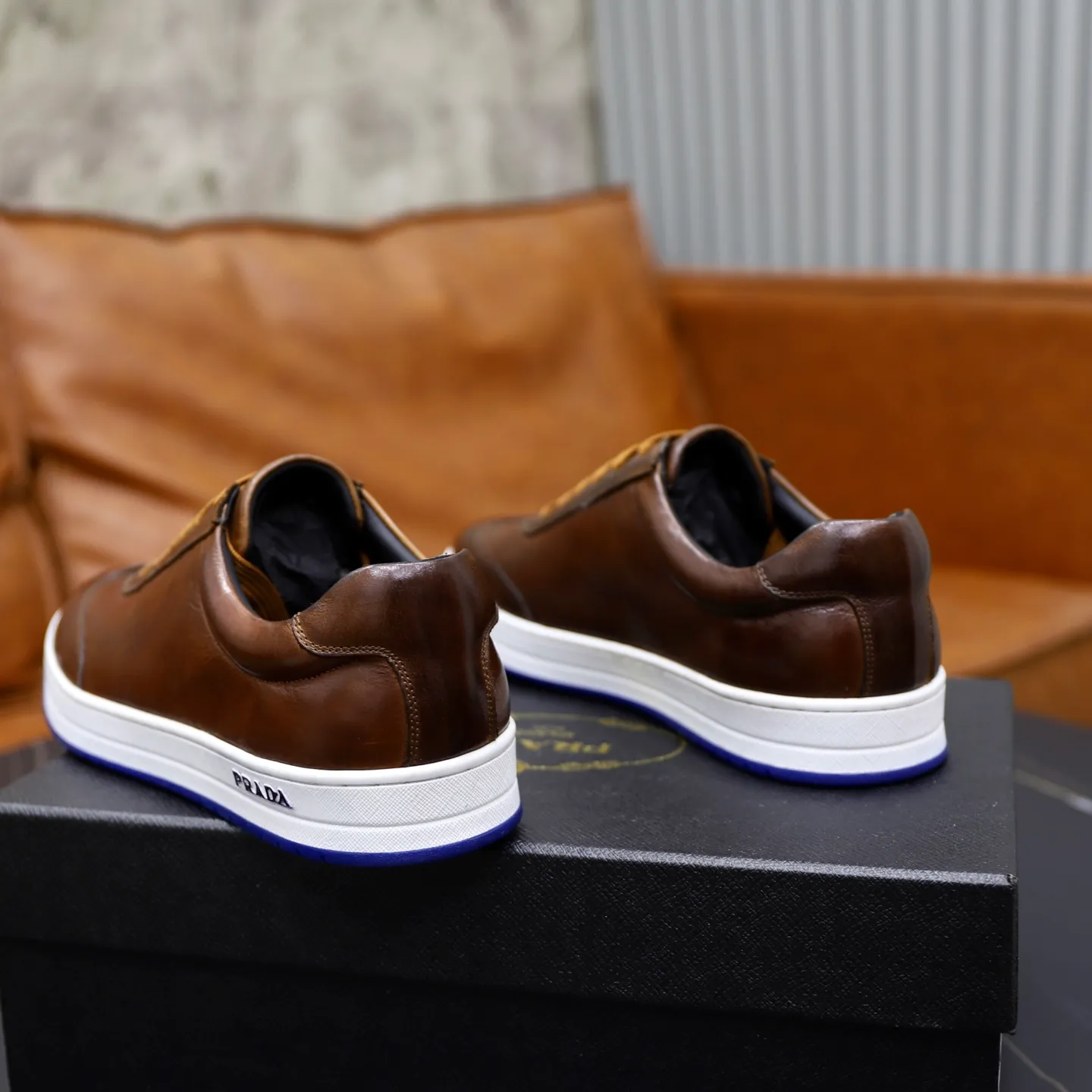 Factory price: 💰640 Prada classic men’s lace-up casual shoes | Imported cowhide upper | Upper stitching layered design, light and breathable | Soft and comfortable | Decorated with PRADA letters on the side | Distinctive sports style, showing the brand style | Lightweight concave and convex pattern rubber soles | Matched with cowhide foot pad lining | Excellent foot feel, fashionable and elegant | Size: 38-44 (45 customized)